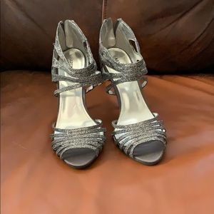 Women’s size 7 Apt9 heels!